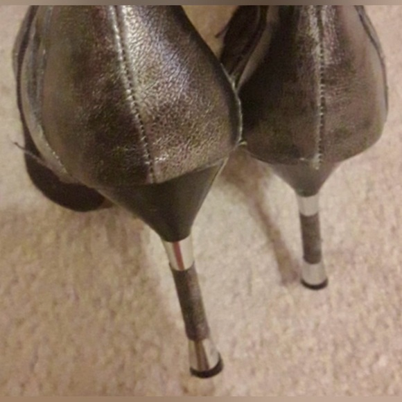 Knee-High Silver & Black Italian Designer Boots - Picture 7 of 8